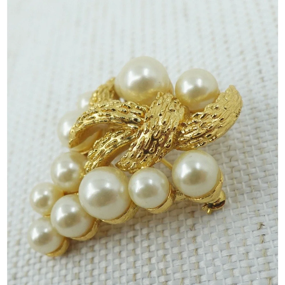 Trifari‎ Brooch Coral Tentacles Gold Tone Faux Pearl Under The Sea Signed